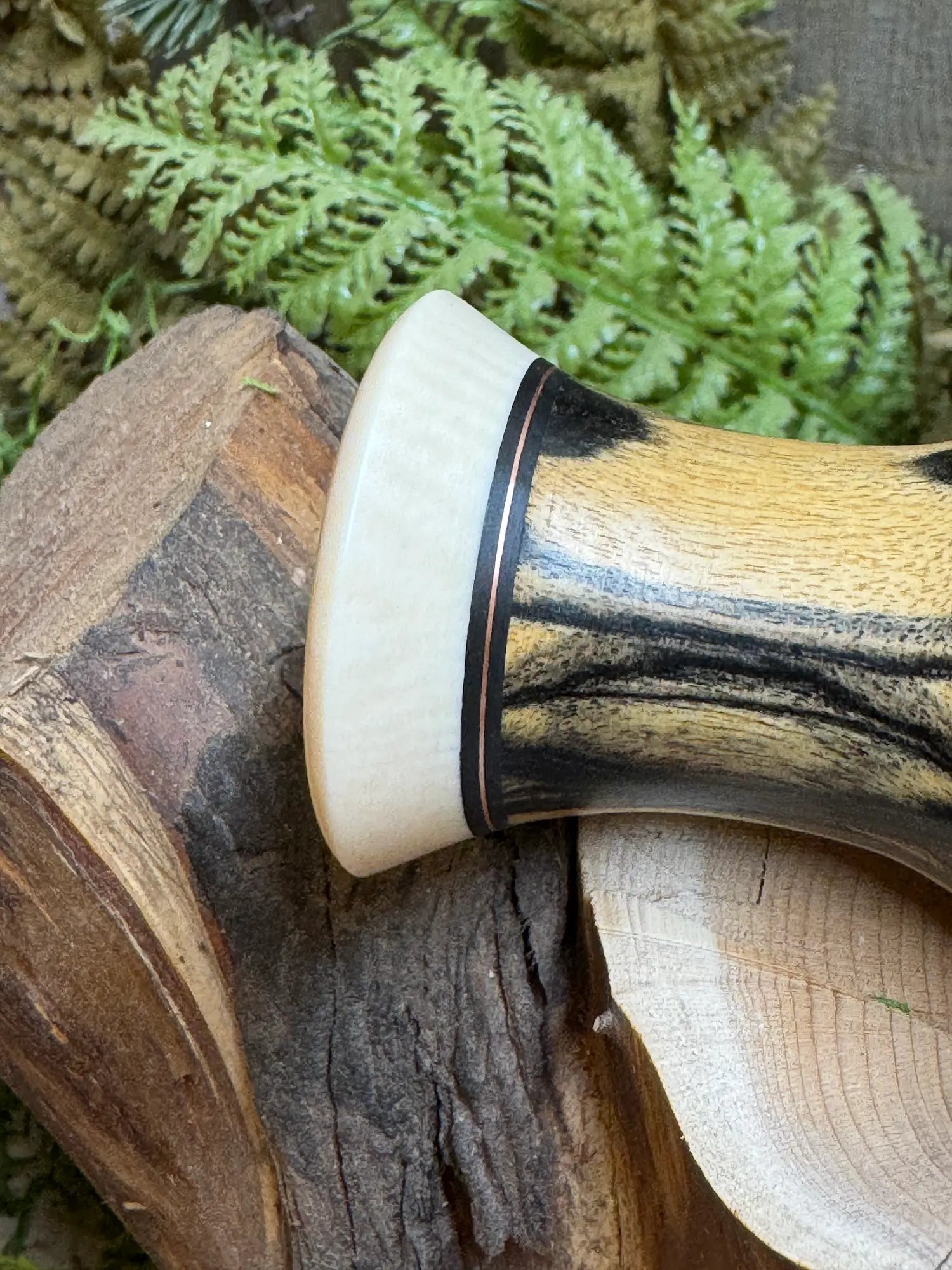 Black & White Ebony Deer Grunt - close up of mouthpiece